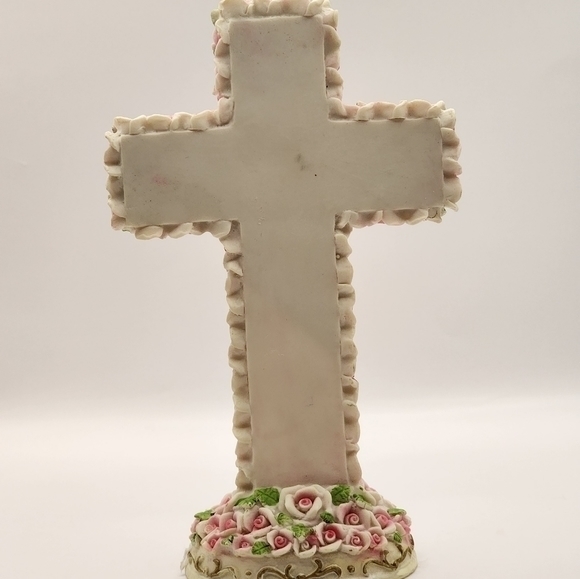 Beautiful Resin Floral Cross‎ Pink Roses With Leaves - Picture 3 of 11